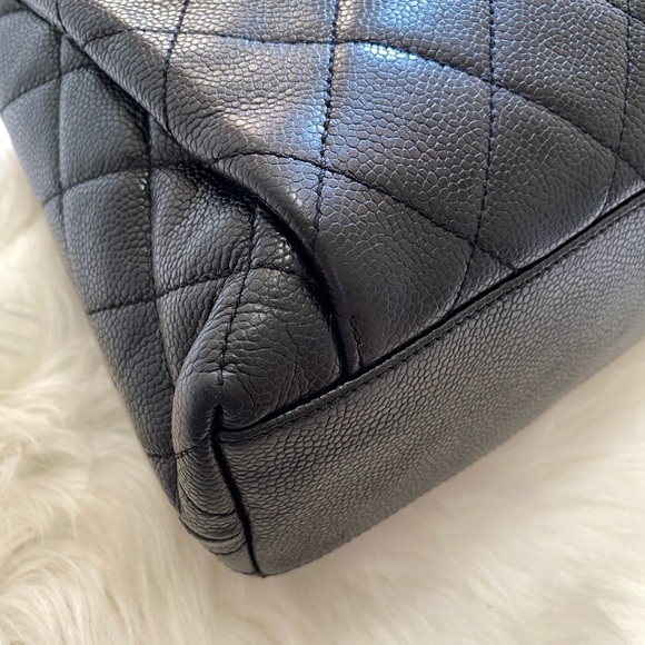 Authentic vintage Chanel caviar CC logo chain shoulder bag - Picture 3 of 16